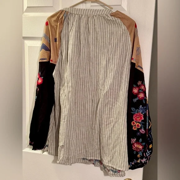 Savanna Jane Multicolor Embroidered Top - Picture 5 of 8